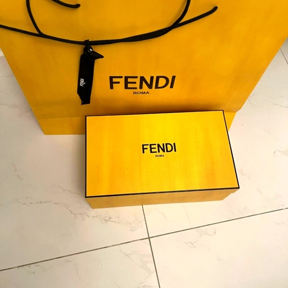 FENDI SHOPPING BOX AND BAG TWO SET 60$ EACH - Picture 3 of 4